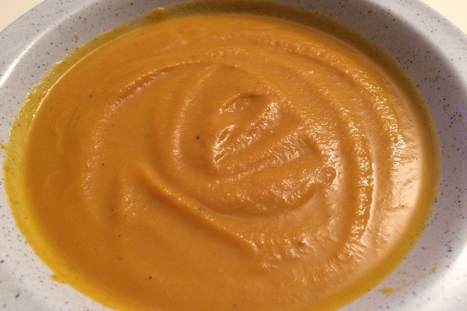 Vegane Kürbis-Maronen-Möhren-Suppe