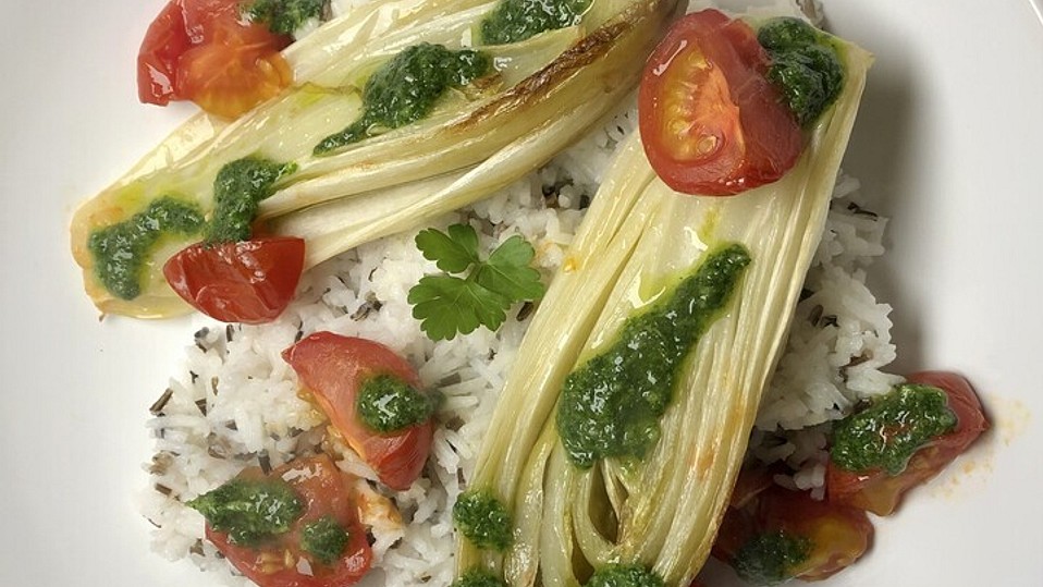 Ofen-Chicor-e-mit-Cocktailtomaten-und-Gremolata