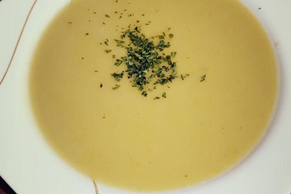 Helle Süßkartoffelsuppe mit Kokosmilch