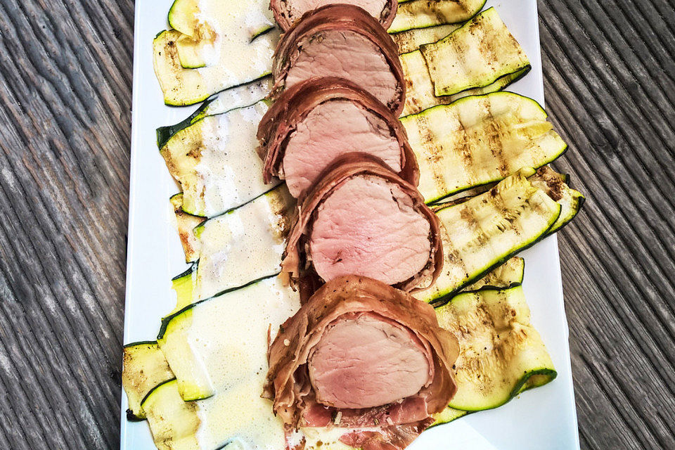 Gegrillte Lende mit Grill-Zucchini