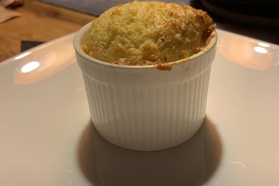 Gänsekeule mit Rotkohl und Low Carb Knödel-Soufflé