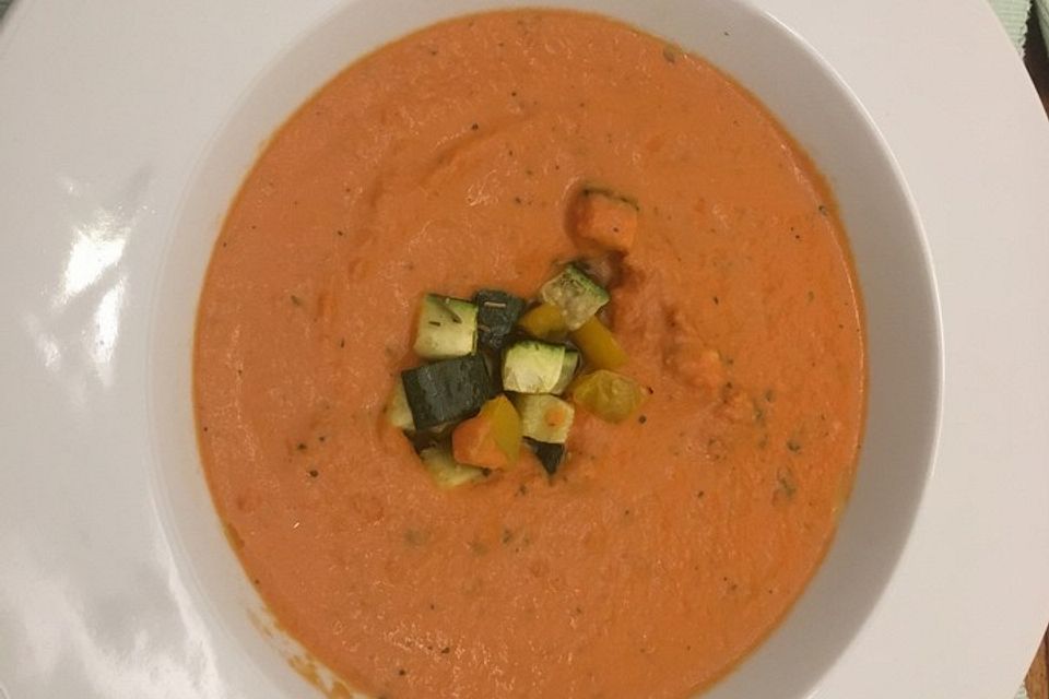 Tomatensuppe mit Feta und Ofengemüse