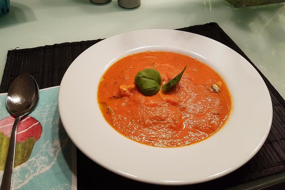 Tomatensuppe mit Feta und Ofengemüse