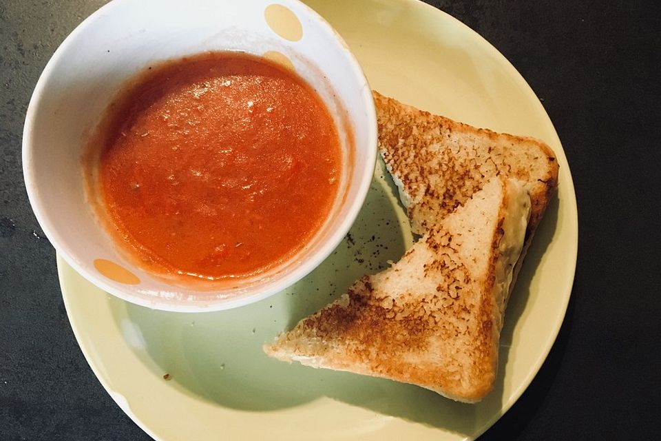 Grilled Cheese mit schneller Tomatensuppe