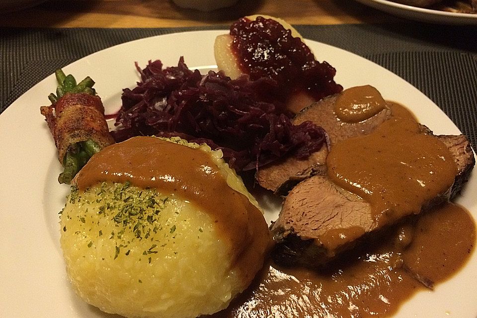 Wildschweinbraten in Burgundersauce