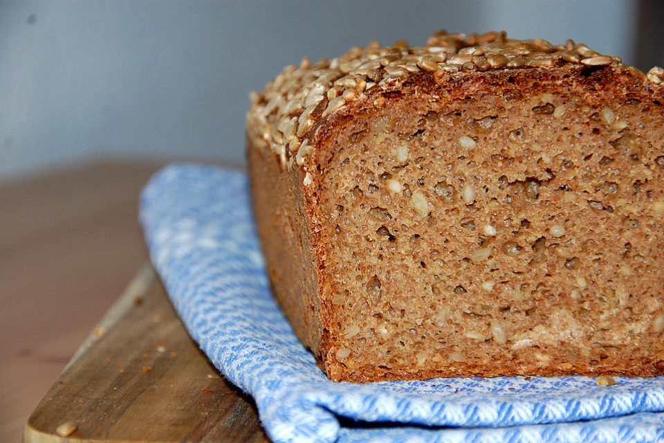 Schwarzbrot mit Quellstück und Vorteig