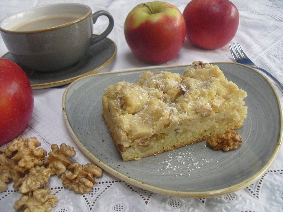 Apfel-Walnuss-Kuchen von LissyBack | Chefkoch