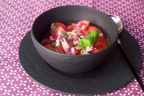 Einfacher Tomatensalat mit Knoblauch von Nanna8197 | Chefkoch