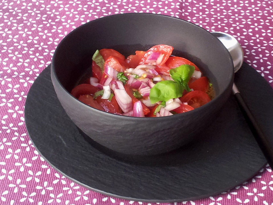 Einfacher Tomatensalat mit Knoblauch von Nanna8197| Chefkoch