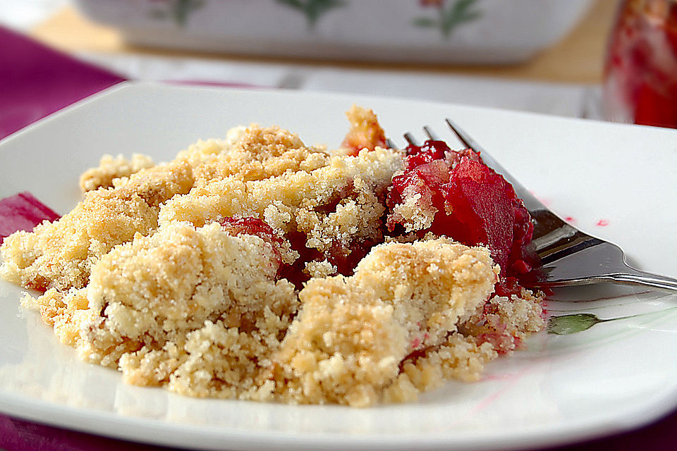 Crumble mit Himbeeren und Äpfeln