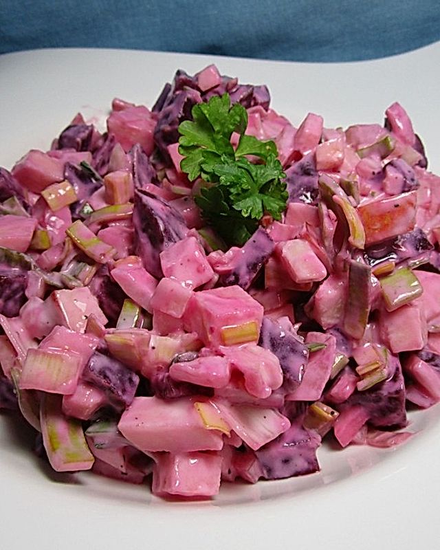 Rote Bete-Salat mit Apfel, Lauch und Joghurt-Dressing