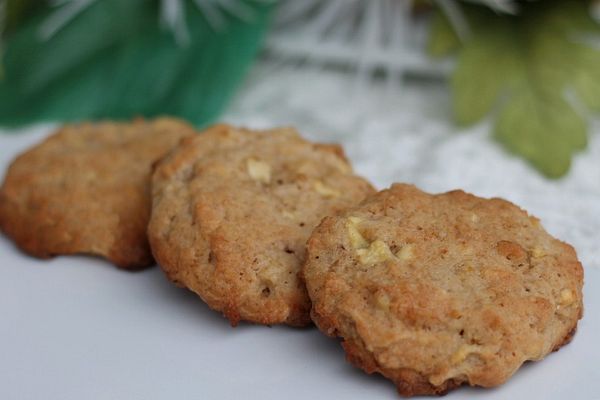 Winterliche Apfel-Walnuss-Cookies mit weißer Schokolade und Zimt von ...