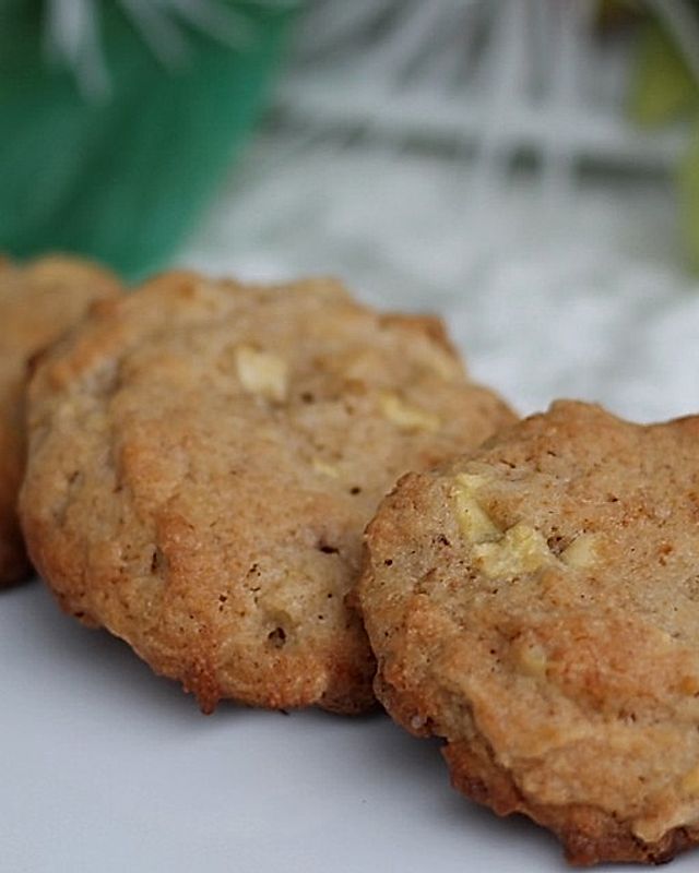 Winterliche Apfel-Walnuss-Cookies mit weißer Schokolade und Zimt