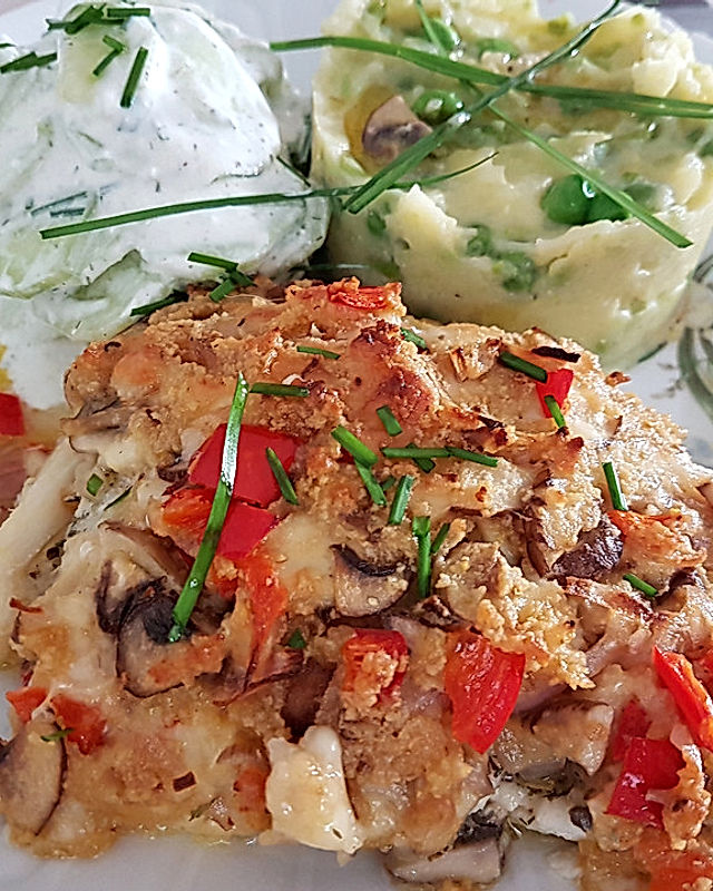 Fisch mit Kartoffel-Erbsen-Püree und Gurkensalat