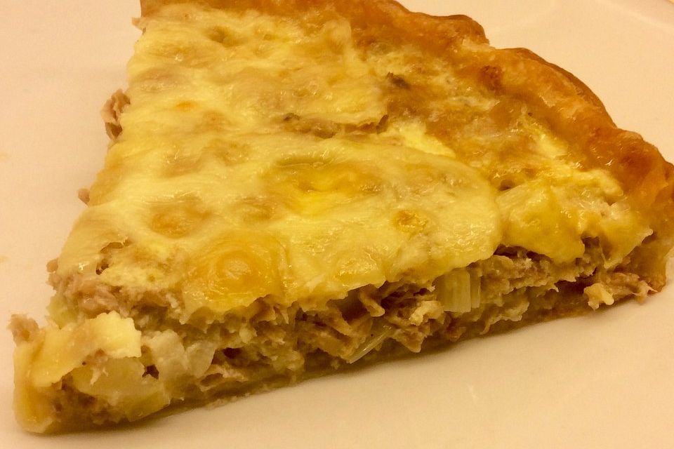 Tarte mit Thunfisch, Stangensellerie und Käse