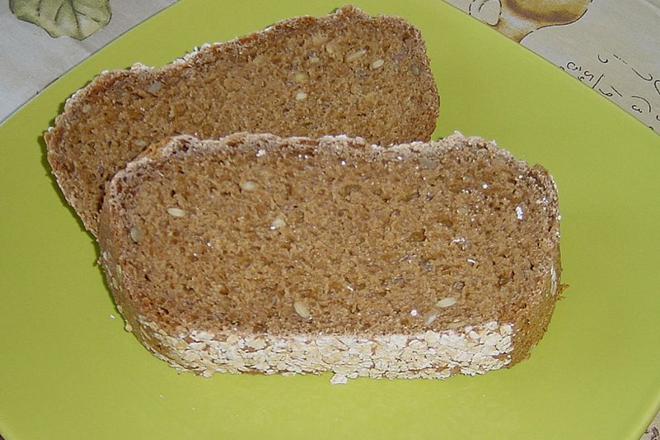 Vollkornbrot mit Buttermilch und Rübenkraut