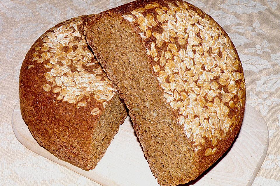 Vollkornbrot mit Buttermilch und Rübenkraut