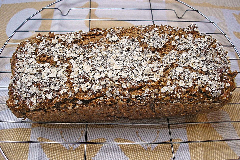 Vollkornbrot mit Buttermilch und Rübenkraut