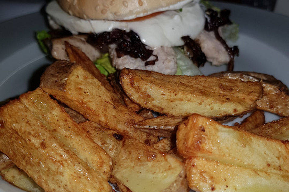 Hähnchen-Mozzarella-Burger mit selbstgemachten Ofenkartoffeln