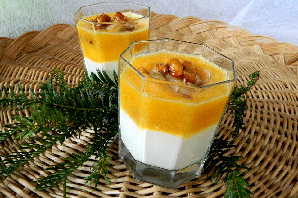 Mandarinen-Schichtdessert mit gebrannten Mandeln