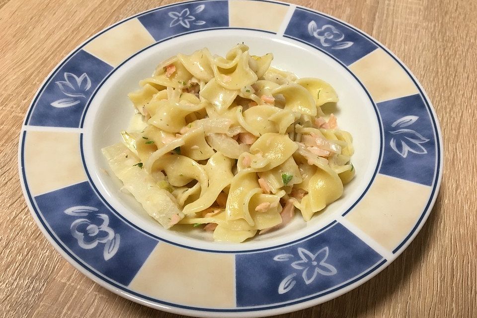 Tagliatelle mit Räucherlachs und Fenchel