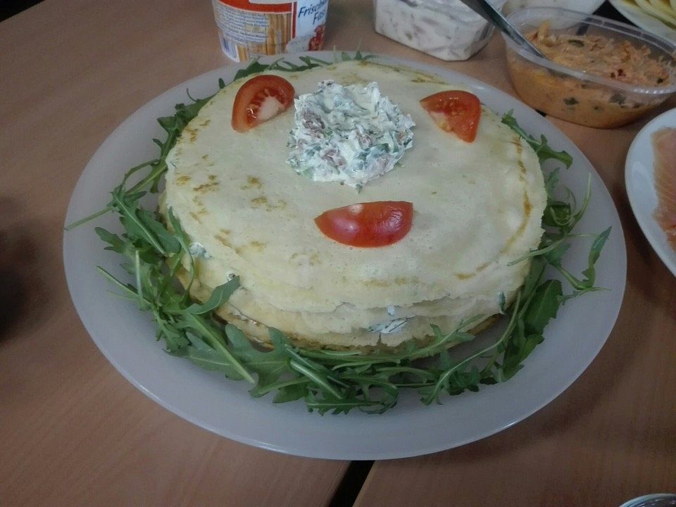 Pfannkuchentorte mit Tomaten-Frischkäse-Füllung von Dinschen78| Chefkoch