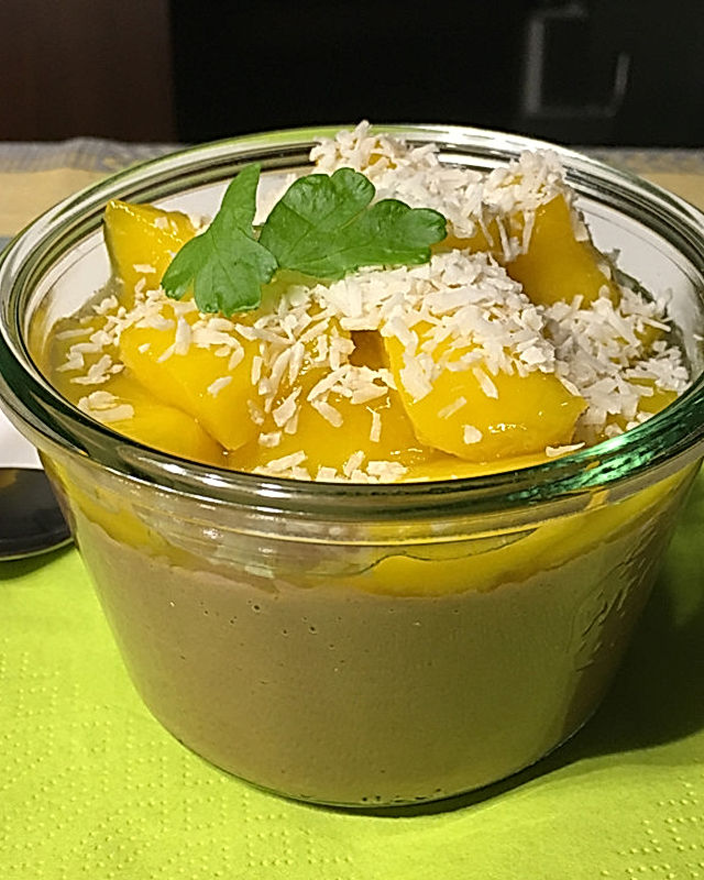 Schoko-Kokos-Pudding mit glasierter Ananas