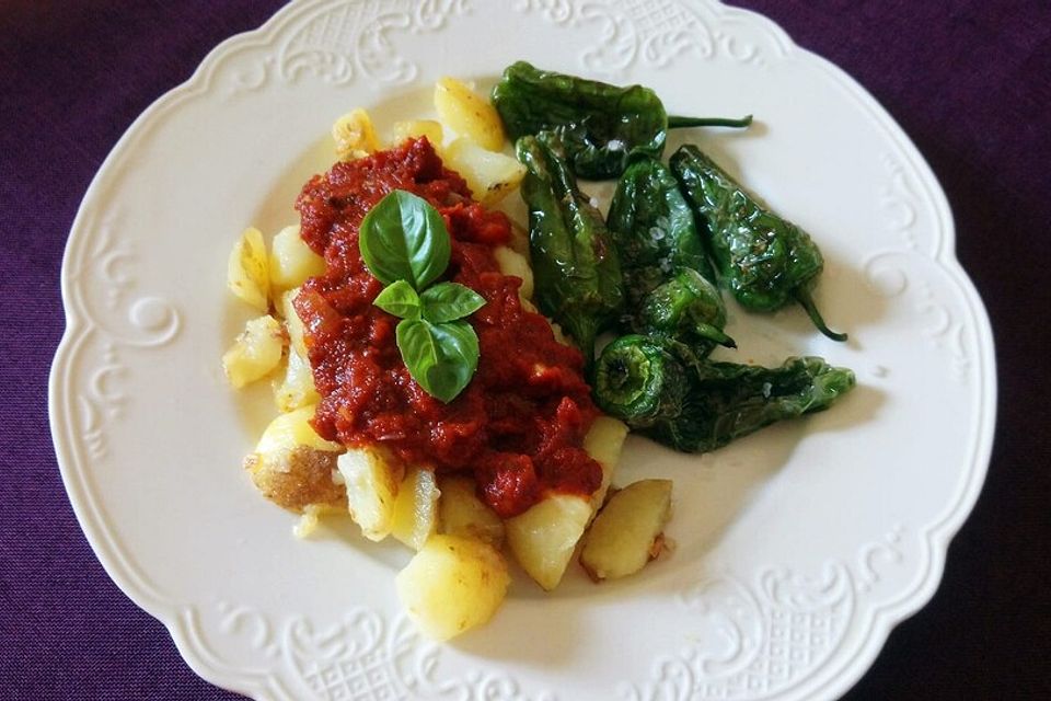 Patatas bravas