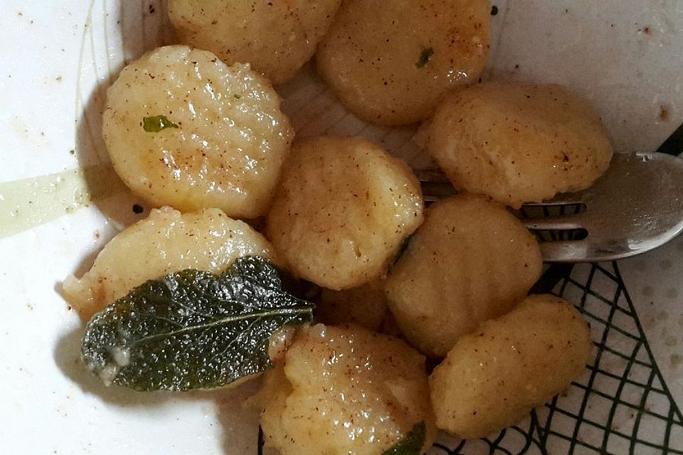 Einfache Gnocchi in Salbeibutter