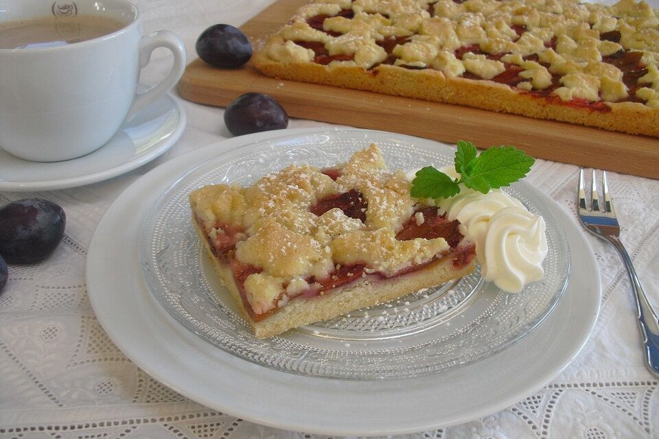 Zwetschgenkuchen mit Zimt und Streuseln