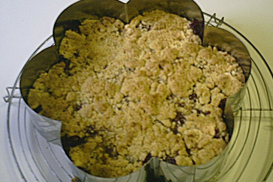 Zwetschgenkuchen mit Zimt und Streuseln