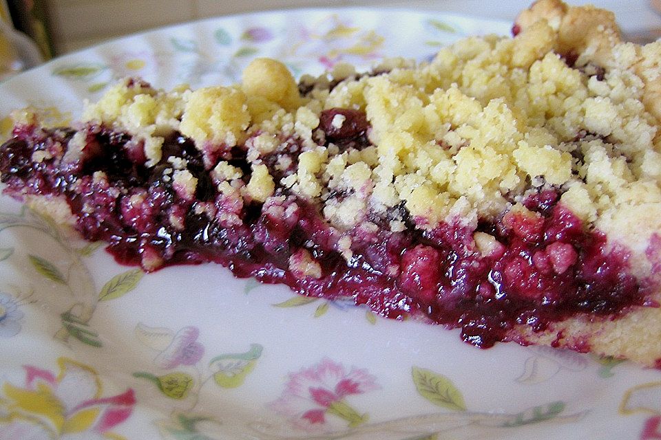 Zwetschgenkuchen mit Zimt und Streuseln