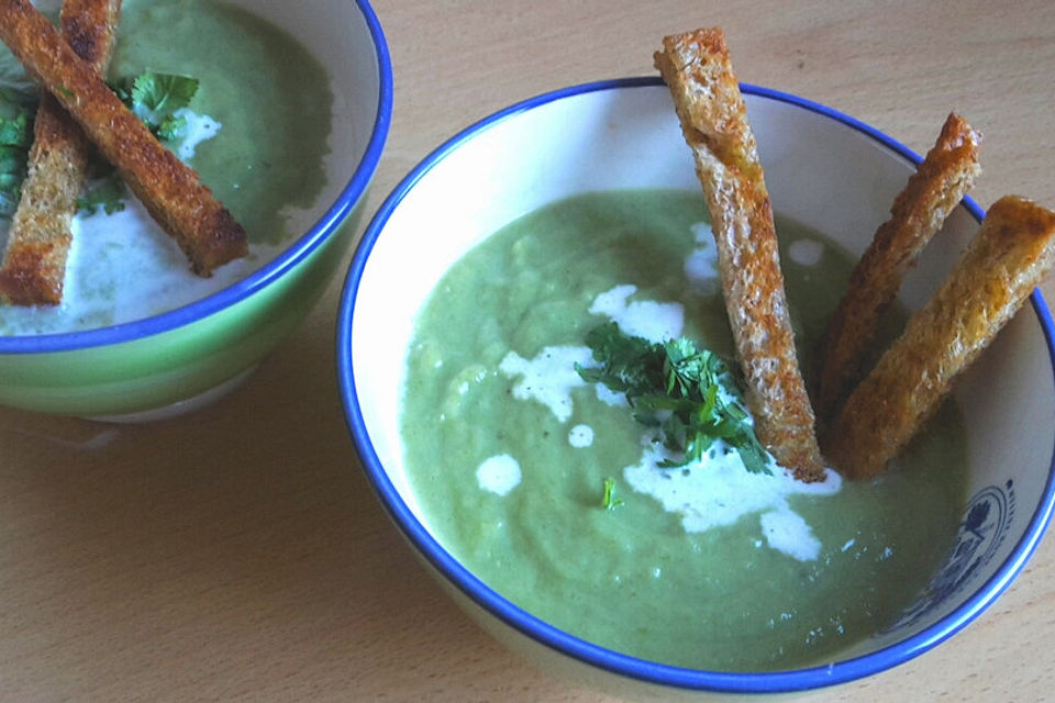 Fenchelsuppe mit Lauch und Kokosmilch