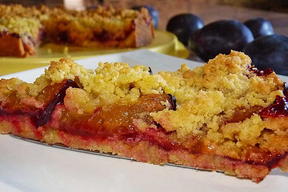 Pflaumenkuchen mit Streuseln