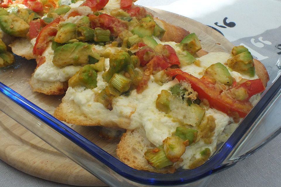 Bruschetta mit Avocado Bruschetta mit Avocado