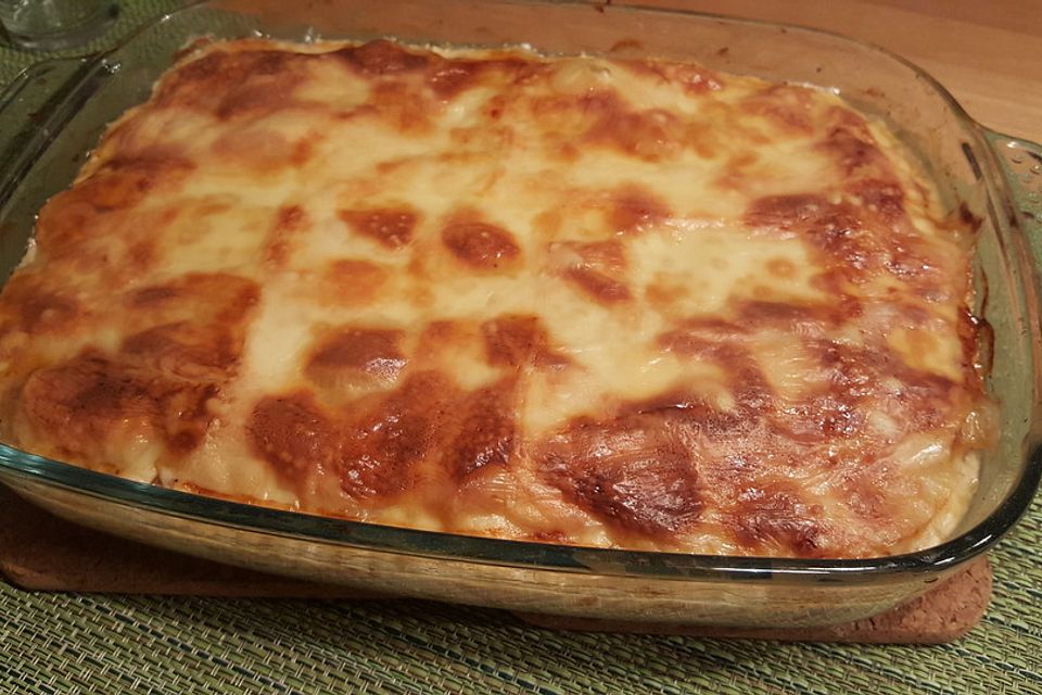 Würziger Kartoffelauflauf mit Mett und Spargel