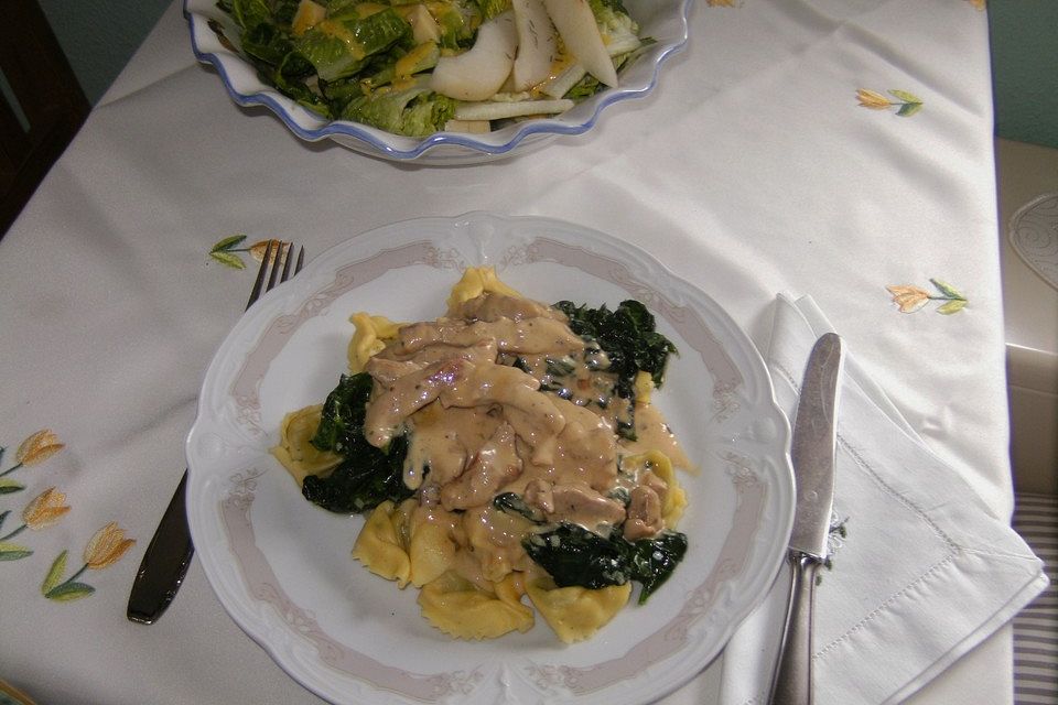 Tortellini mit Filet-Pfanne und Spinat