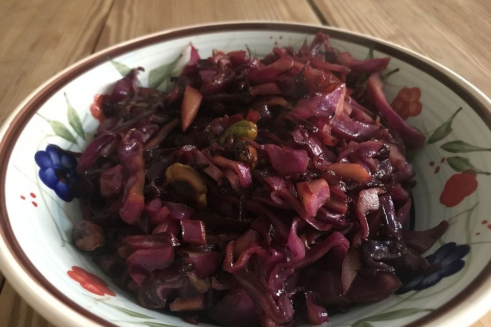 Kurz gebratener Rotkohl mit Balsamico