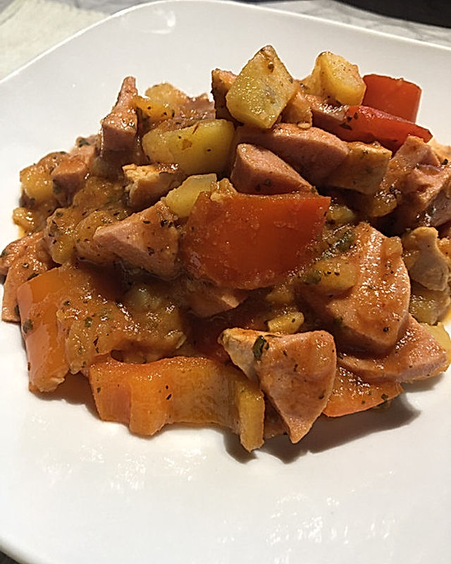 Lyoner-Kartoffel-Gulasch mit Paprika und Tomaten