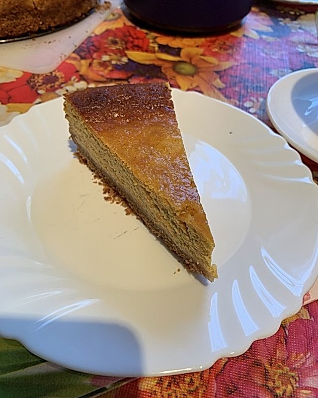Kürbis-Cheesecake mit Karamellsauce