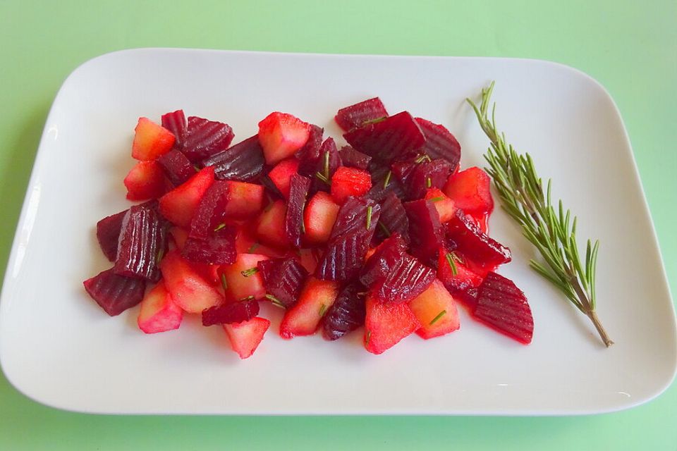 Karamellisiertes Rote Bete-Apfel-Gemüse mit Weißwein