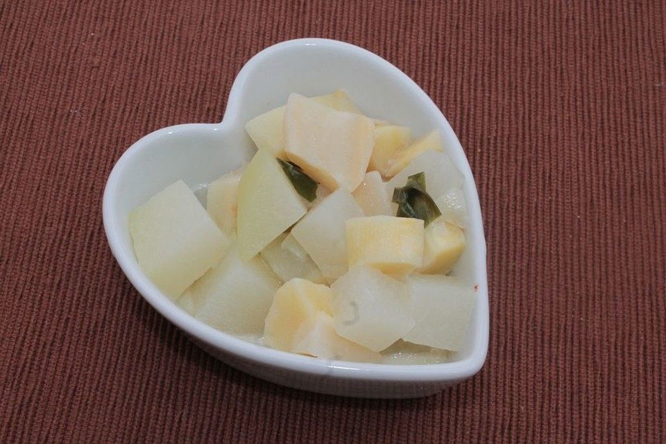 Kohlrabi-Pastinake-Lauchzwiebel-Gemüse in Kokossahne