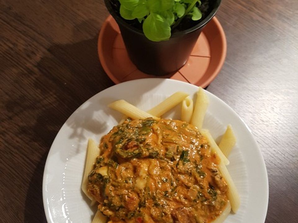 Pasta mit cremiger Tomatensauce und Blattspinat von SunnyClaudi2110 ...