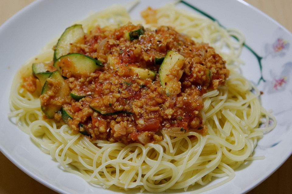 Vegetarische Spaghetti Bolognese mit Zucchini