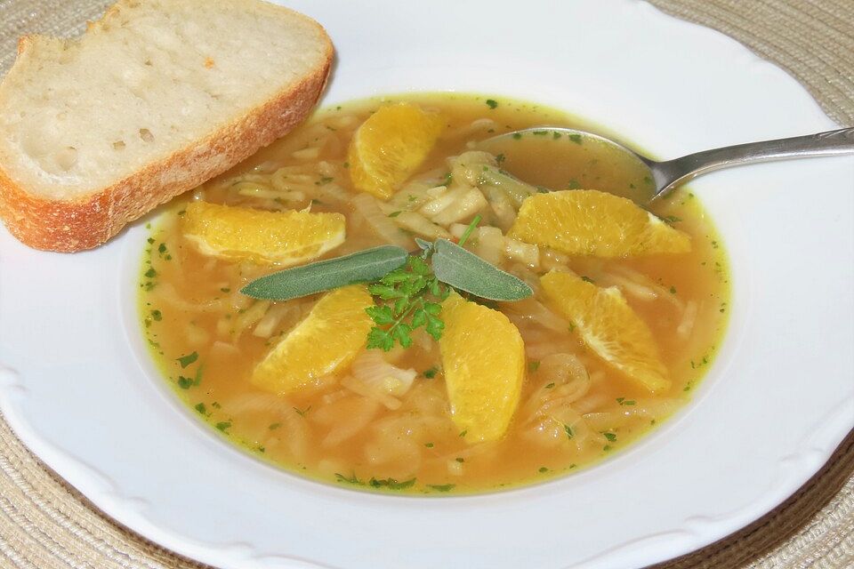 Zwiebelsuppe mit Ingwer und Orangen