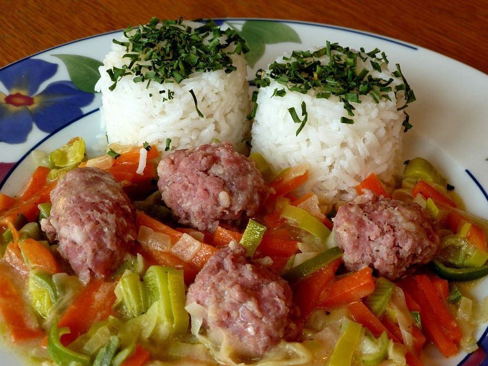 Salsiccia-Bällchen mit Möhren und Lauch von löwewip| Chefkoch
