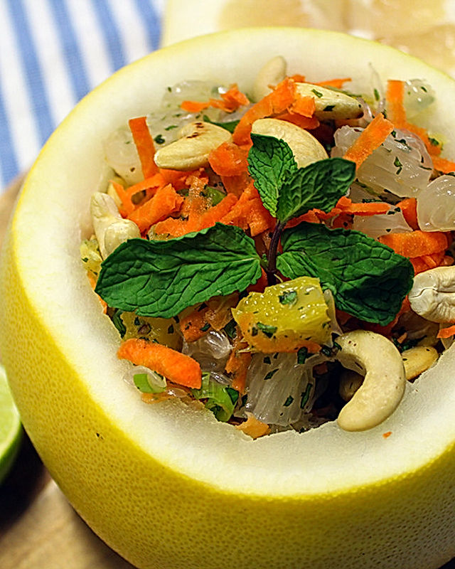 Pomelo-Salat mit Möhren und Minze