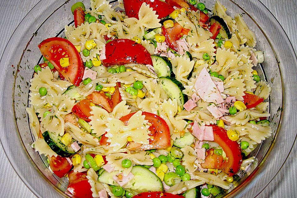 Sommerlicher Nudel-Gemüse-Salat