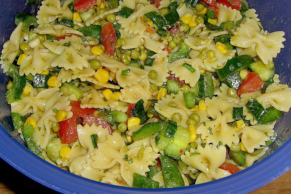 Sommerlicher Nudel-Gemüse-Salat