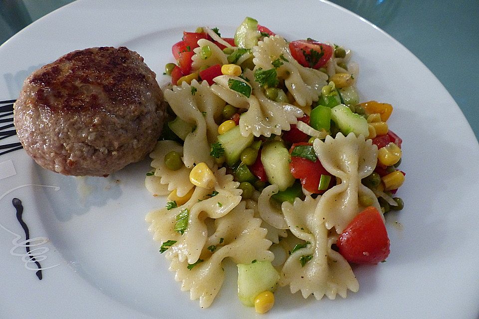 Sommerlicher Nudel-Gemüse-Salat